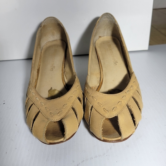 ❤️ 3 for $35 Vintage peep toe low kitten leather cut out heels beige oatmeal 6.5 - Picture 4 of 9
